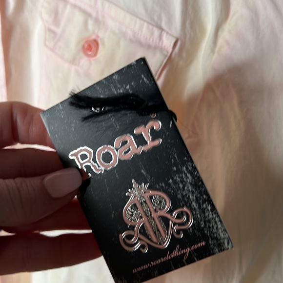 Roar Long Sleeve Button Up Woman’s Shirt - Picture 5 of 7